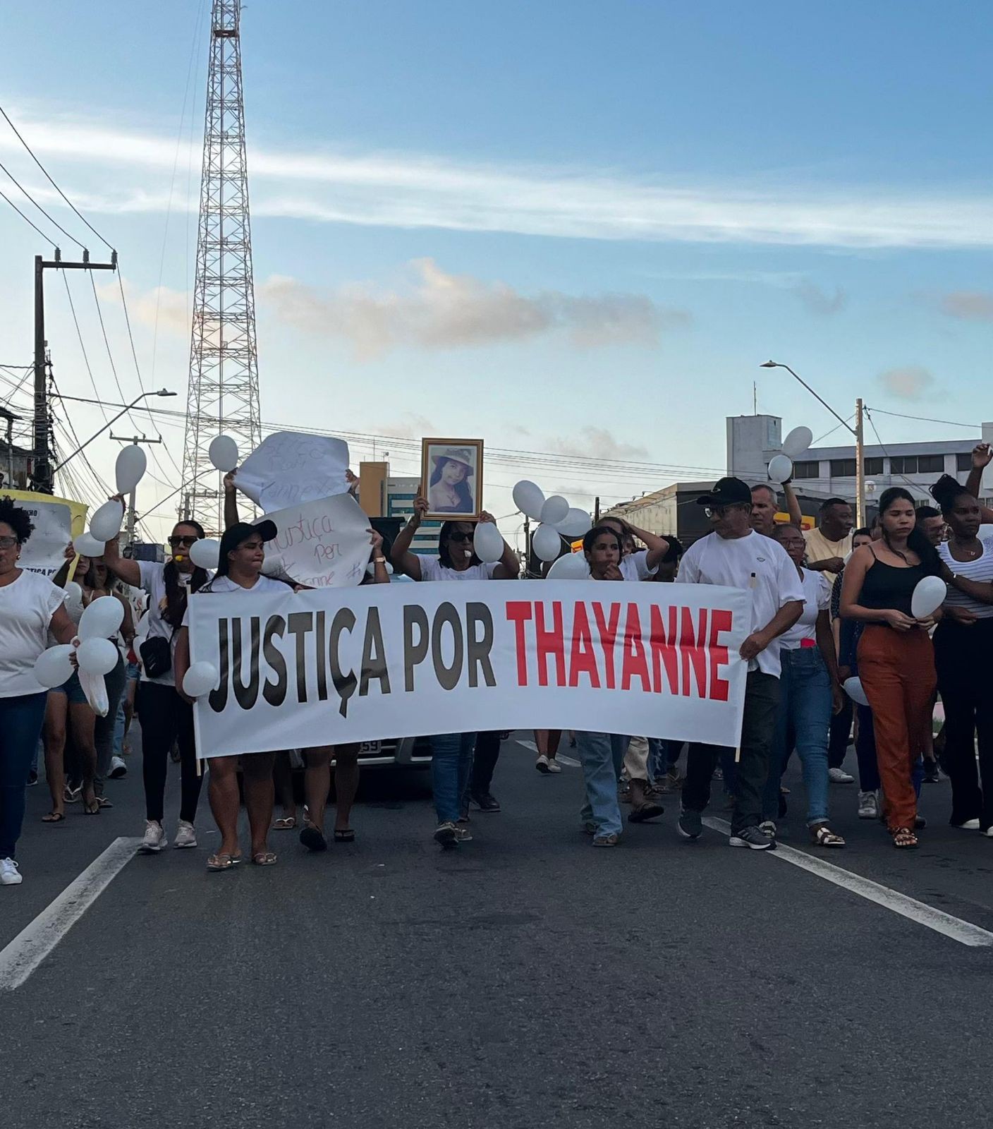 Familiares de jovem que morreu em pronto socorro fazem protesto em São Luís