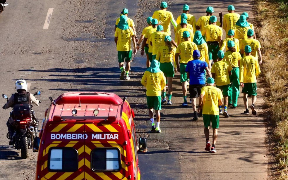 Participantes percorrerão mais de 300 km, passando por várias cidades de Goiás — Foto: Diomício Gomes/O Popular