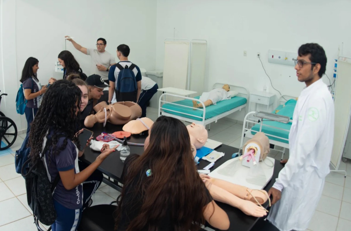 Iniciativa leva experiência universitária gratuita para jovens em Manaus