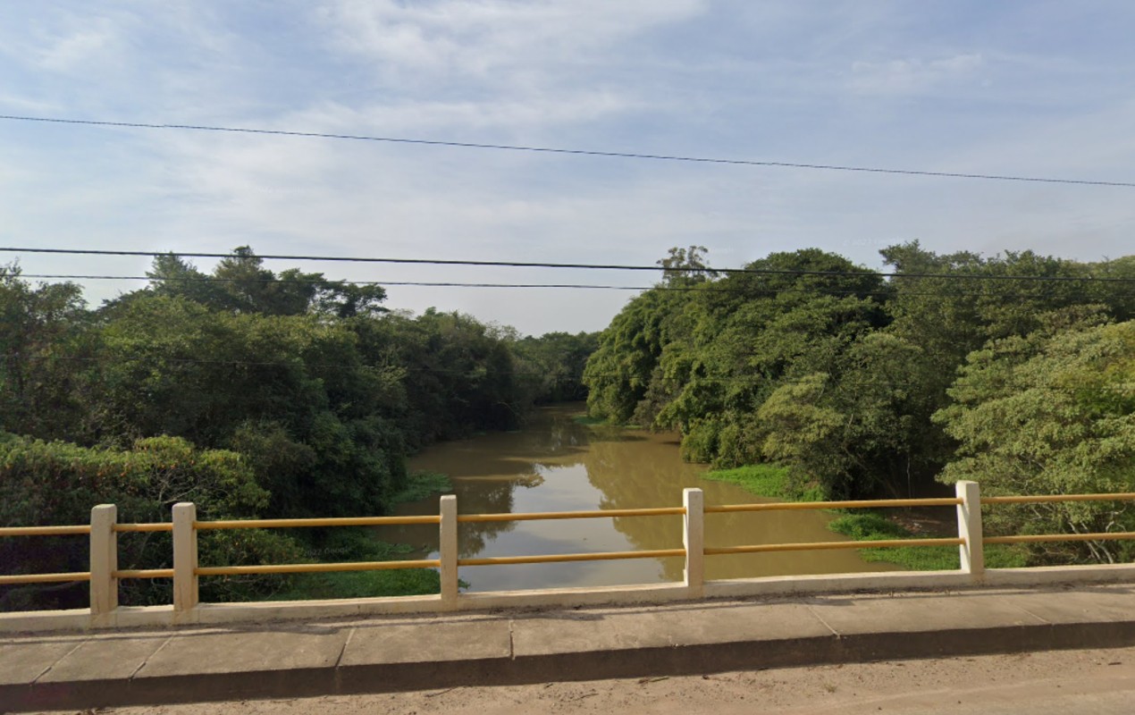 Bombeiros procuram por homem que se afogou ao cair de barco enquanto pescava em Iperó