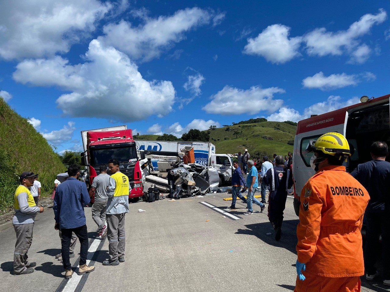 Acidente deixa mortos e feridos em Joaquim Gomes, interior de Alagoas — Foto: Luzamir Carneiro/JG Notícias
