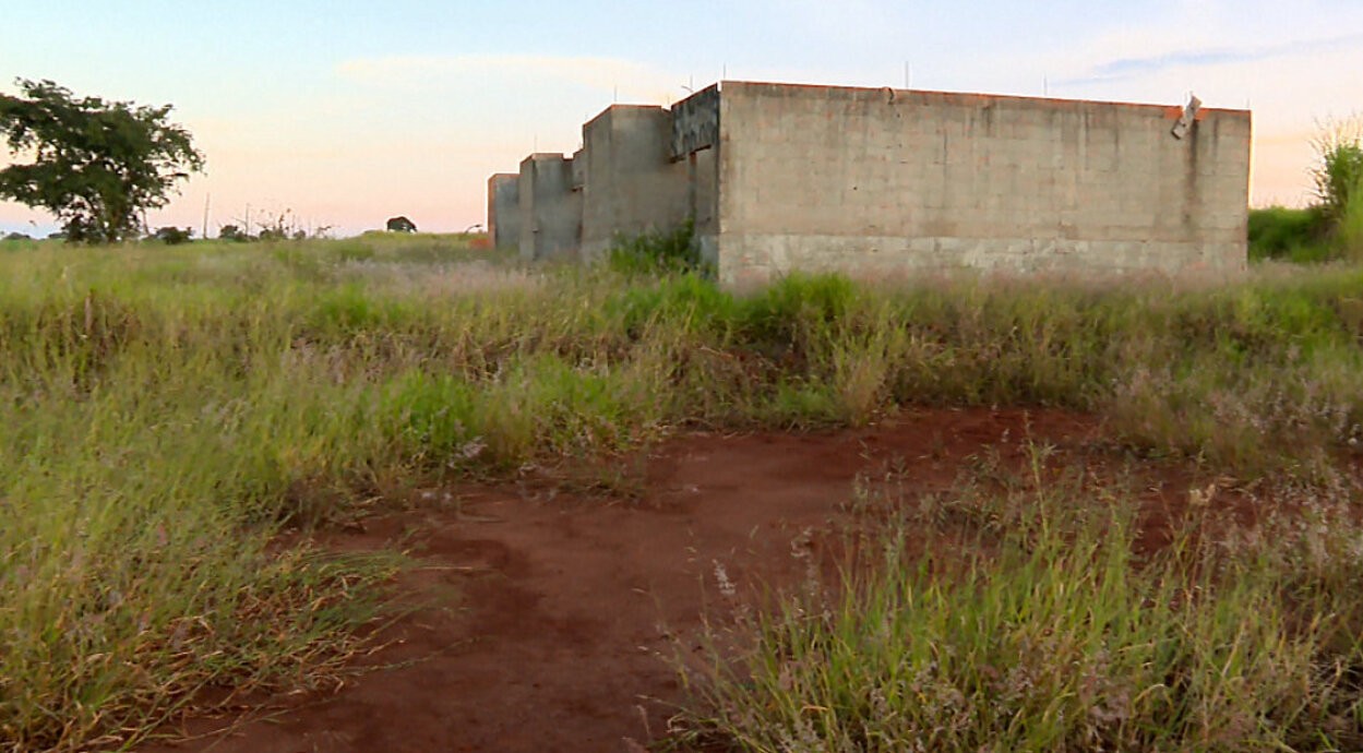 Construtora abandona obras de casas, IPTU é cobrado e sonho vira dor de cabeça no interior de SP