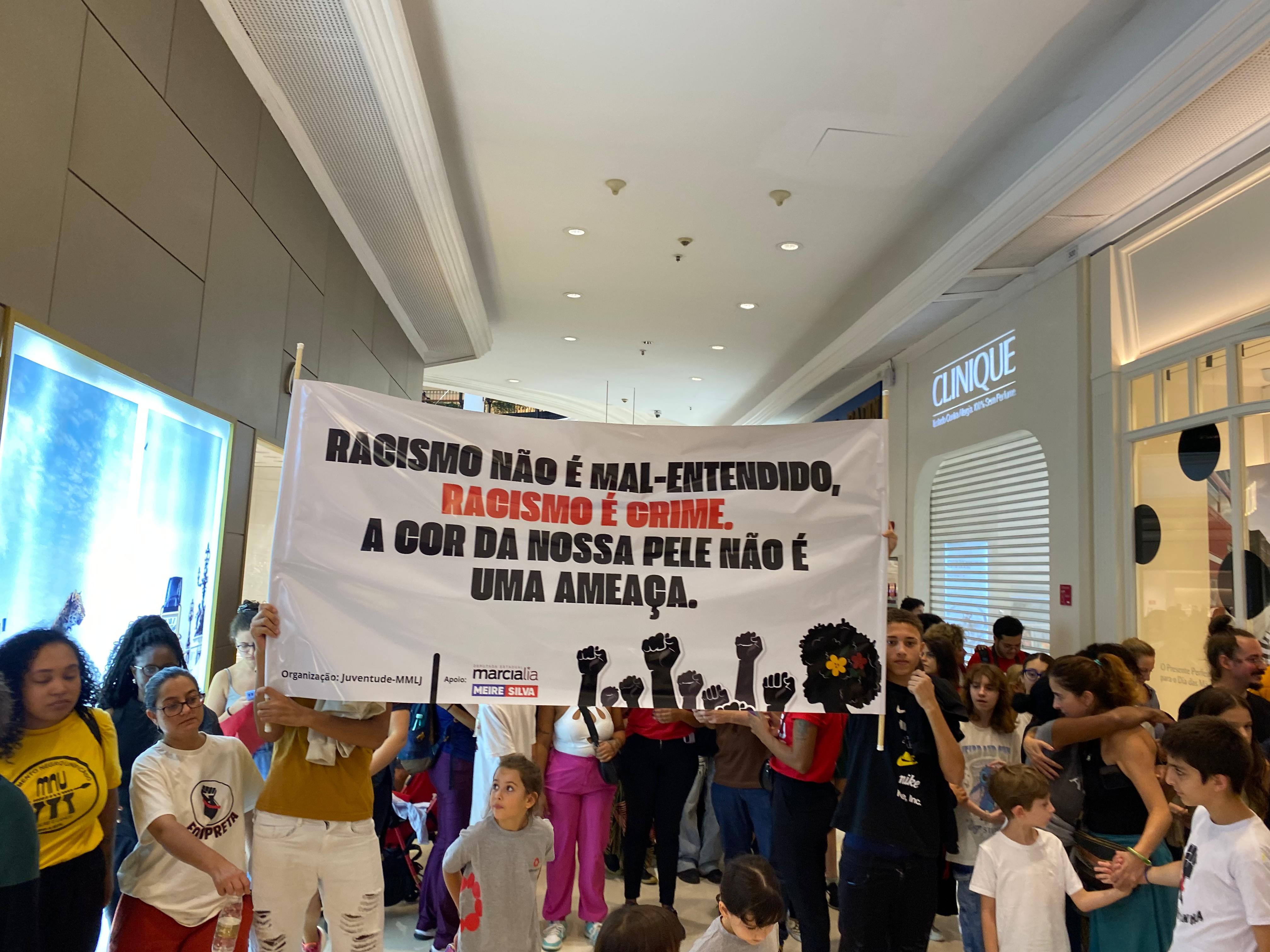 SP institui protocolo antirracista para grandes estabelecimentos comerciais, mas vetos reduzem exigências