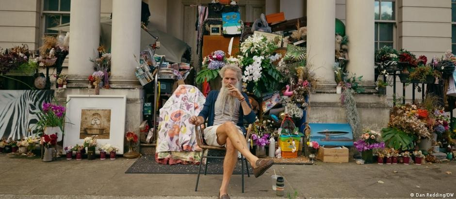 O sem-teto que vive na entrada de uma megamansão abandonada em Londres