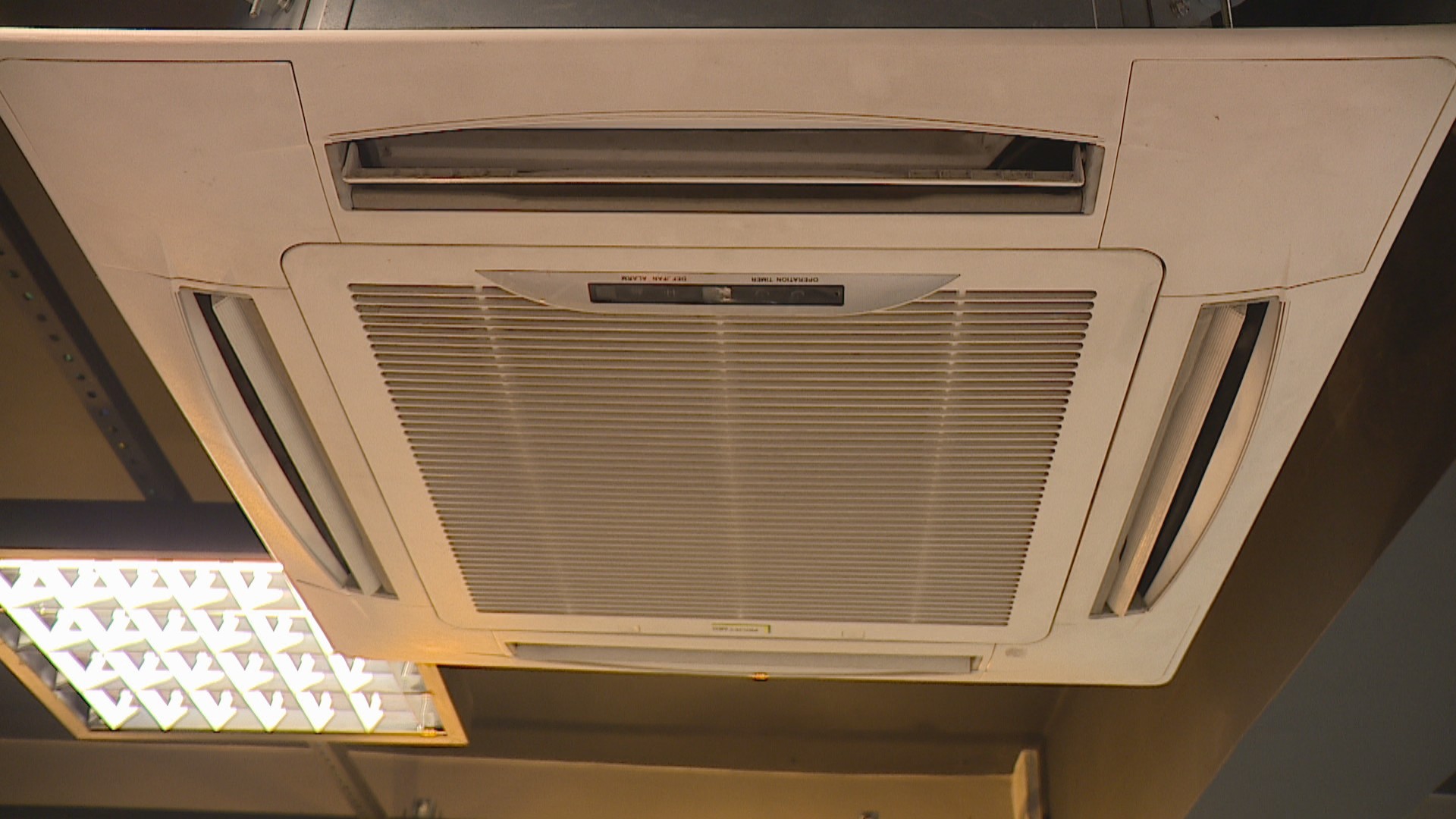 Prefeitura de Salvador abre 60 vagas em cursos gratuitos de mecânica e refrigeração para mulheres
