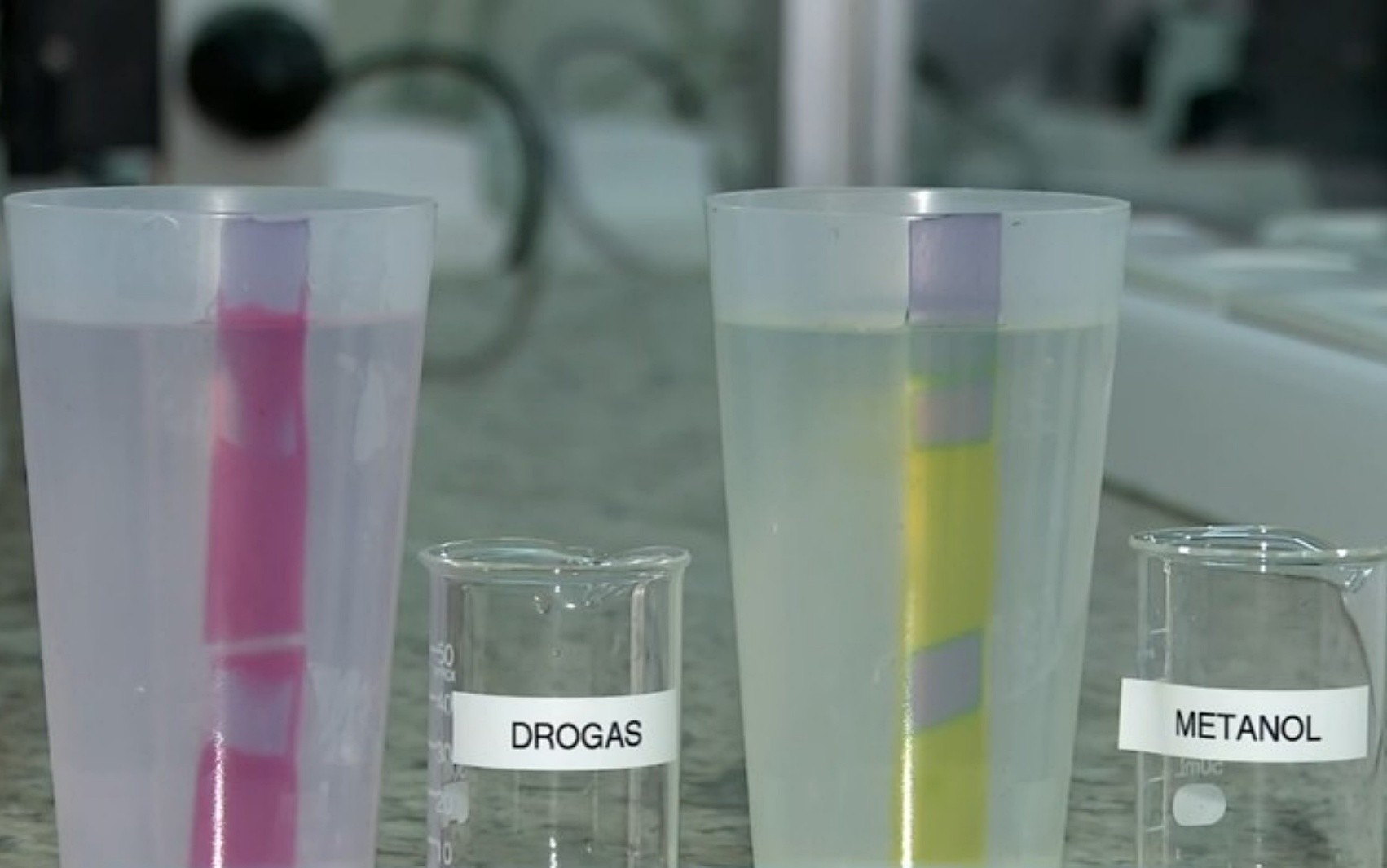 Estudante do Inatel cria copo que denuncia bebida adulterada com metanol ou drogas