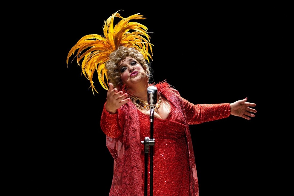Teatro Municipal de Nova Friburgo recebe o premiado espetáculo “Nasci pra ser Dercy”, com Grace Gianoukas — Foto: Heloísa Bortz