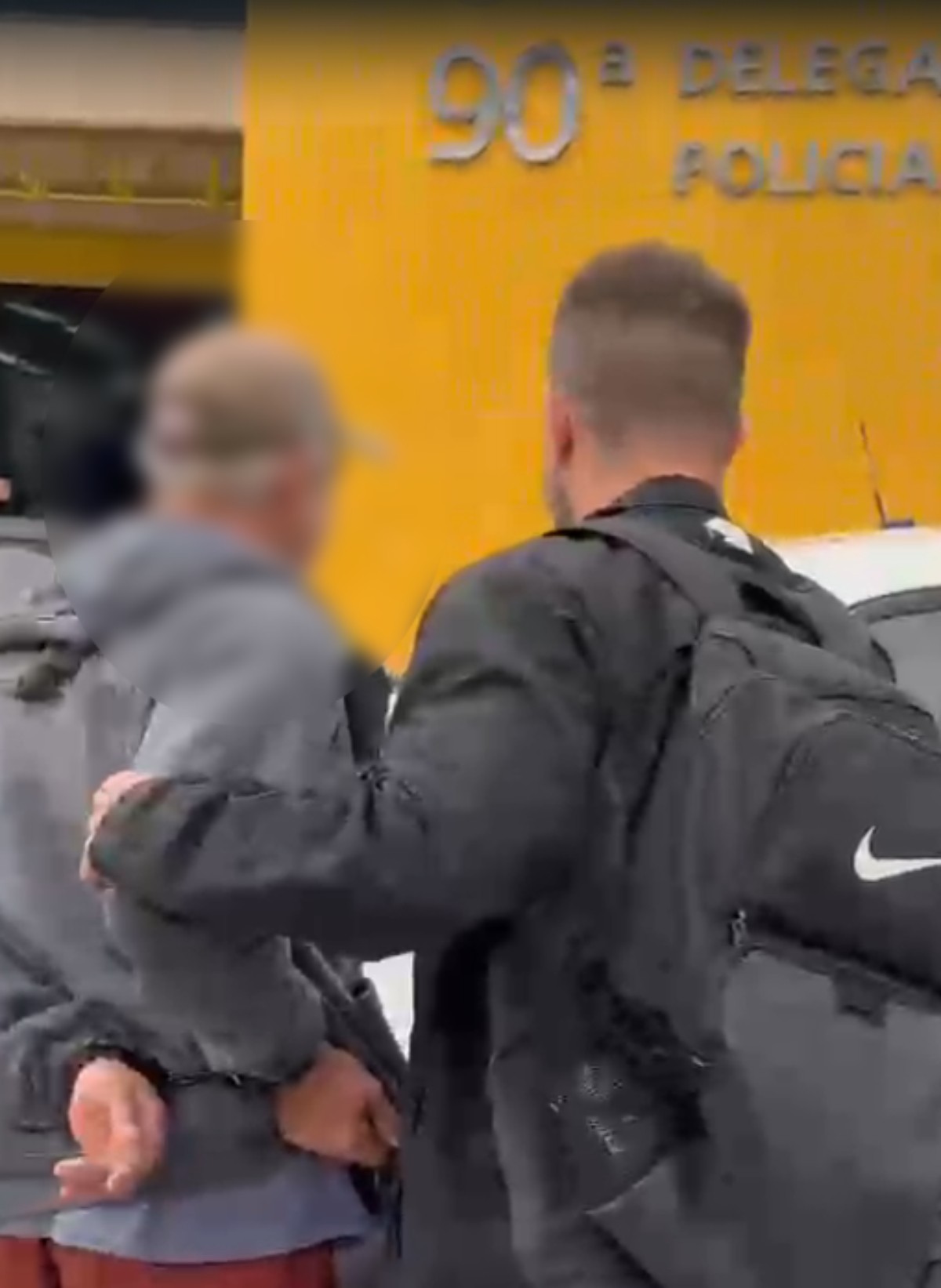 Polícia Civil prende foragido da Justiça dentro de ônibus na rodoviária de Barra Mansa