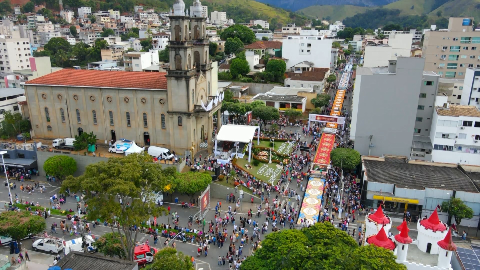 Corpus Christi: conheça a tradição dos tapetes de Castelo, no Sul do ES, uma das maiores do país
