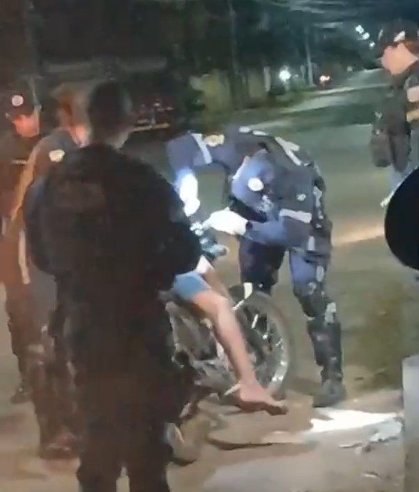 Jovem é atacado com facada, sai em moto para pedir ajuda e morre no hospital, em Boa Vista