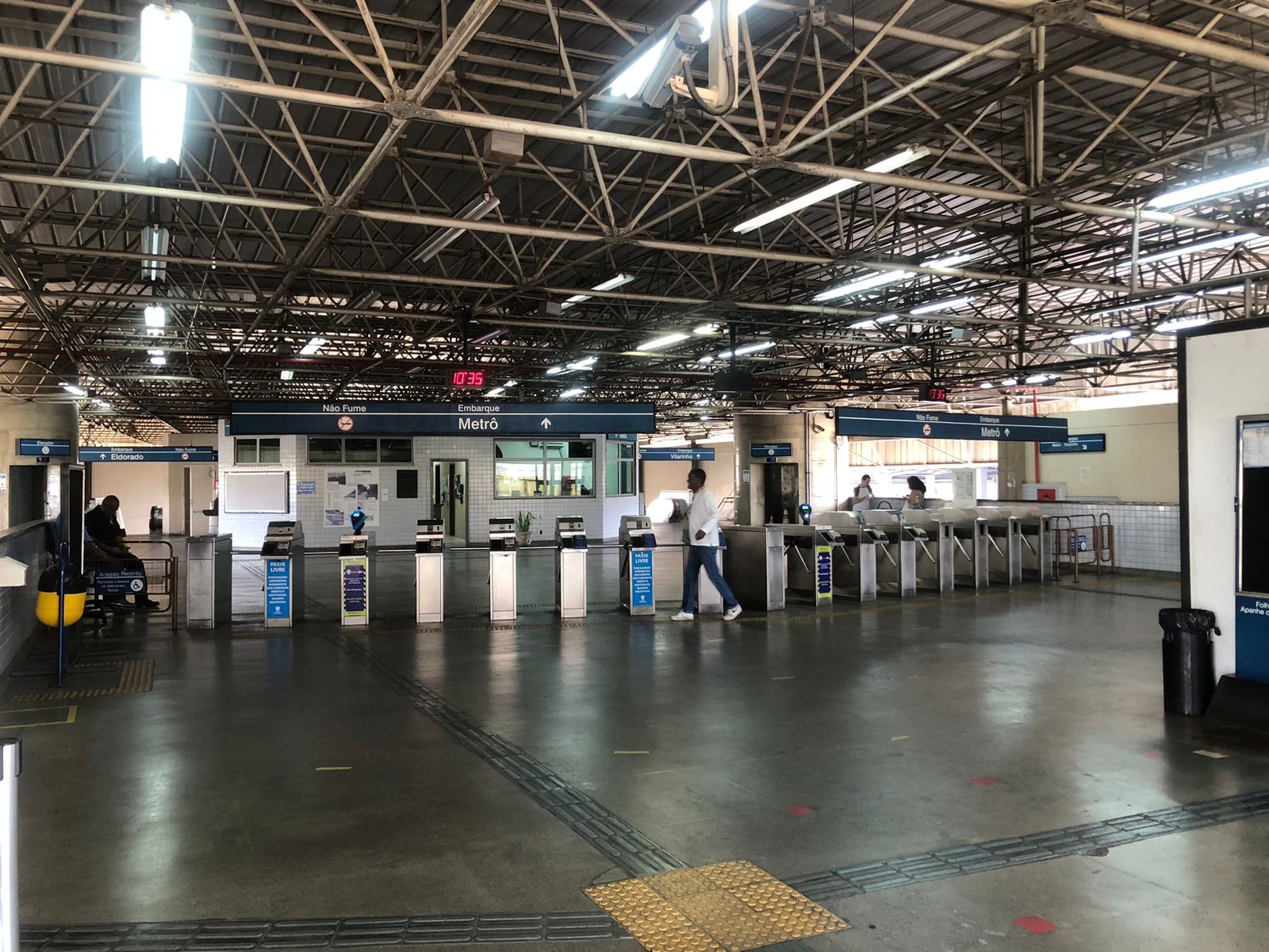Trem descarrila e estação Novo Eldorado é fechada temporariamente na Grande BH