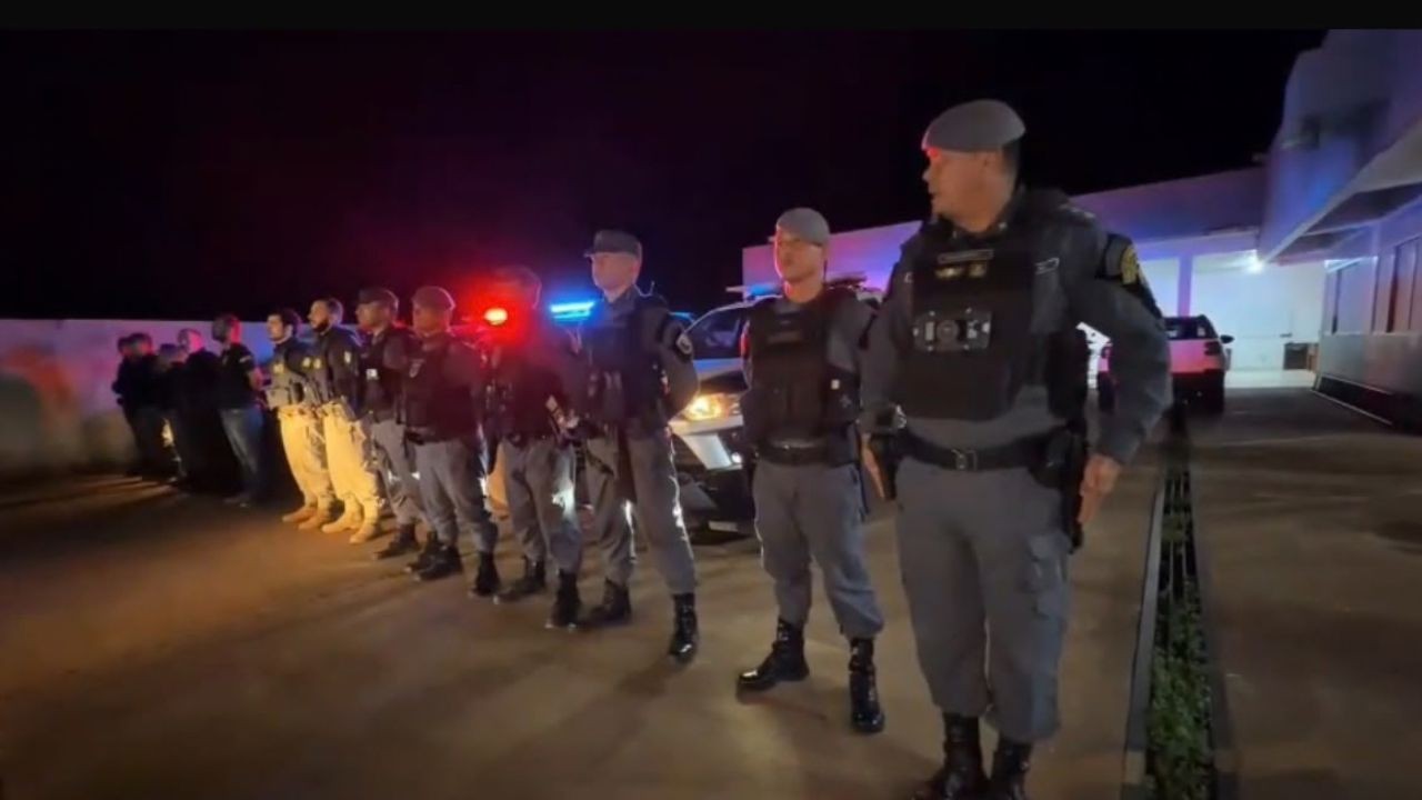 Militares prestam últimas homenagens a PM morto a tiros no Amapá: ‘em continência ao major’