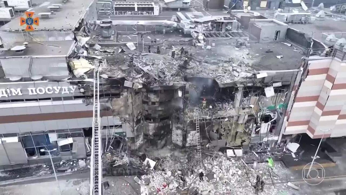 Ataques aéreos rusos dejan decenas de muertos en Ucrania  periódico nacional
