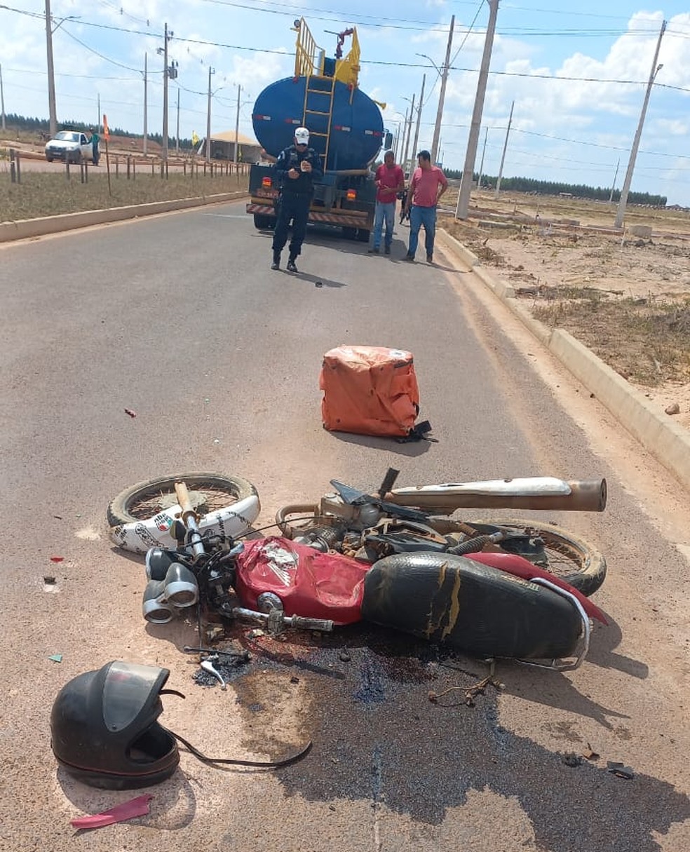 Jovem motociclista morre após batida com caminhão em Vilhena — Foto: Foto:  Tony Rota/ Rota Policial News