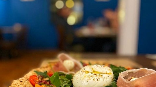 Quanto custa comer nas 6 pizzarias brasileiras entre as 100 melhores do mundo - Ranking anual do guia italiano 50 Top Pizza, divulgado nesta segunda-feira (8), incluiu cinco pizzarias de São Paulo e uma do Rio de Janeiro.