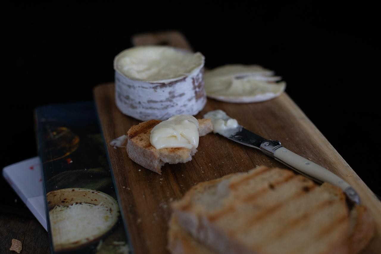 Sem lactose, com aroma de cebola e muito cremoso: como é o queijo brasileiro listado entre os melhores do mundo