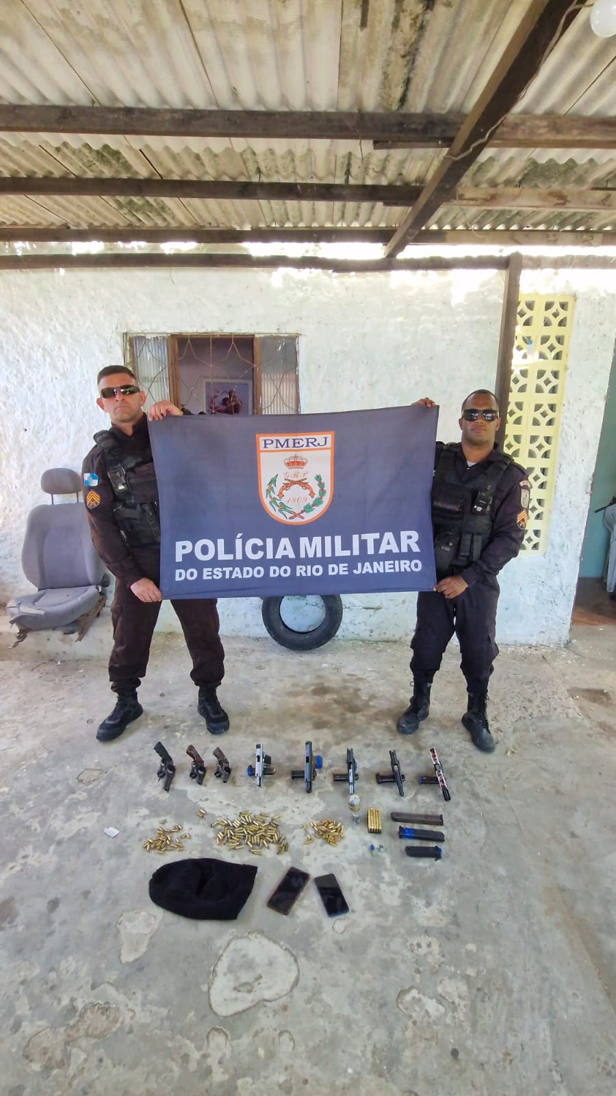 Confrnto armado termina com dez presos e apreensão de armas e granada em Guarus, em Campos
