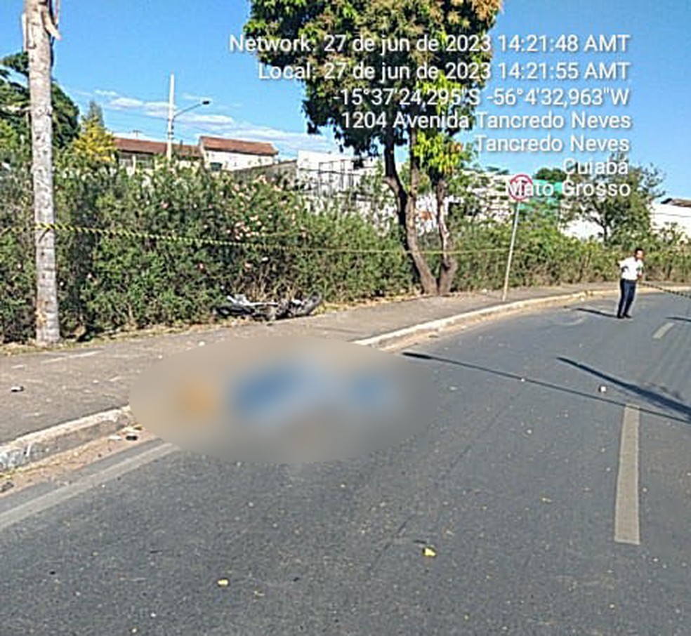 Vítima foi atingida pelo carro dos bandidos em fuga em Cuiabá — Foto: Polícia Civil