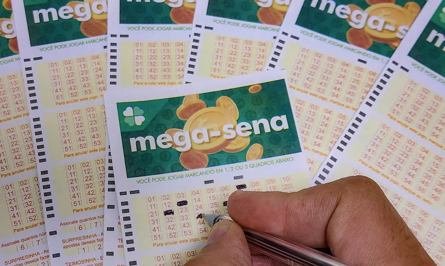 Apostas do Paraná acertam cinco números na Mega-Sena e levam prêmios; veja cidades e valores
