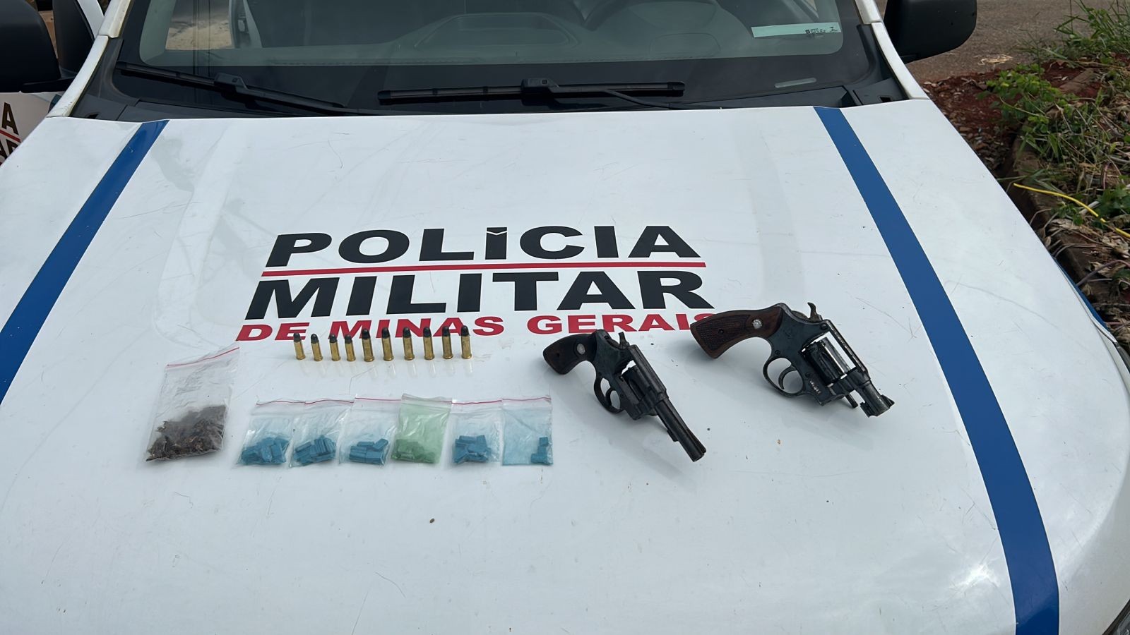 Trio é detido e dois revólveres e drogas são apreendidos em Formiga