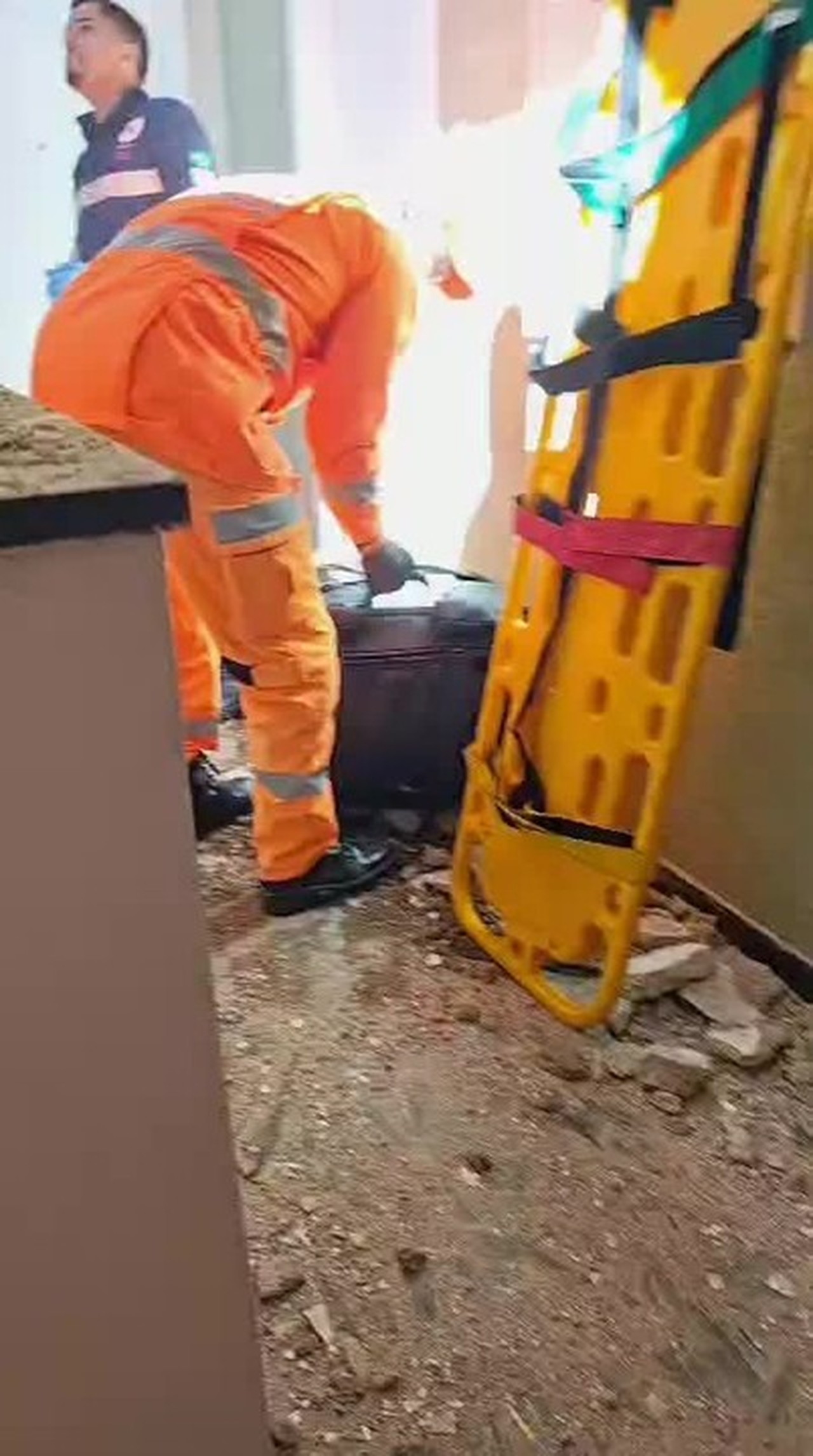Acidente aéreo em BH: Defesa Civil faz interdição preventiva de prédio atingido por avião