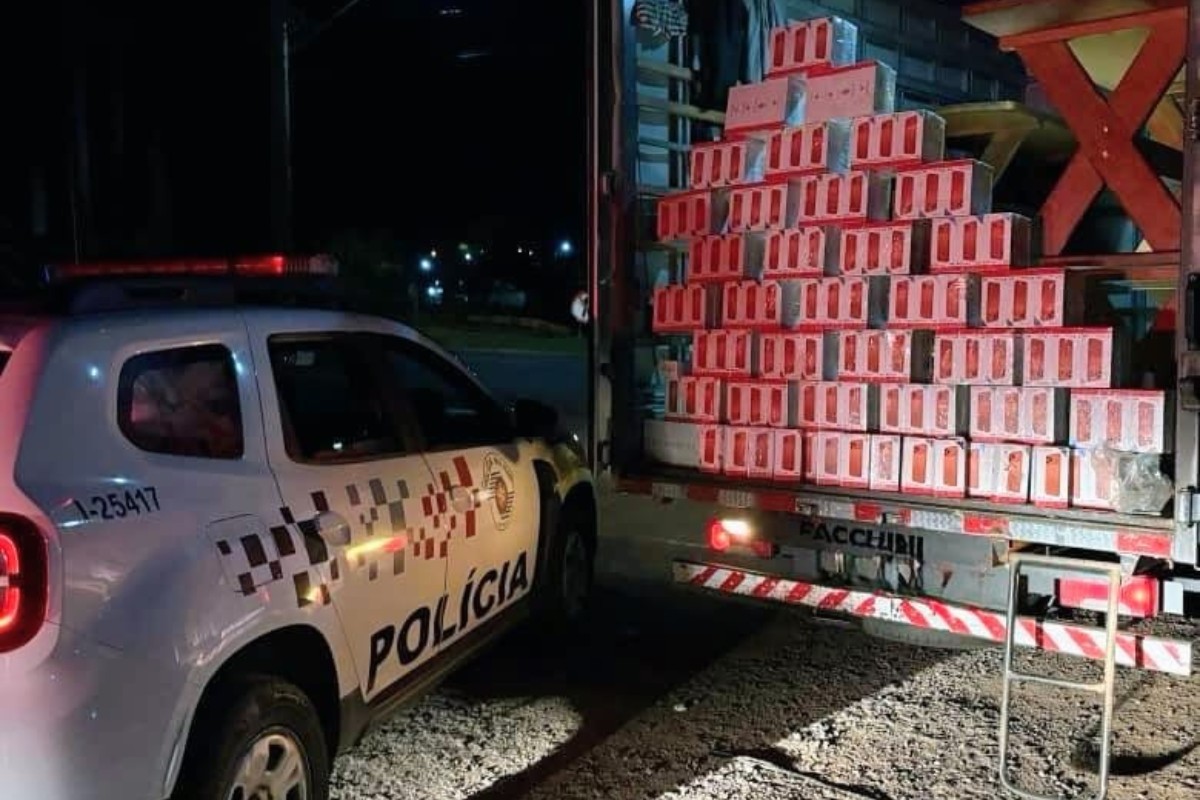 Polícia apreende celulares sem nota fiscal avaliados em R$ 700 mil escondidos em carga de móveis em Tupi Paulista