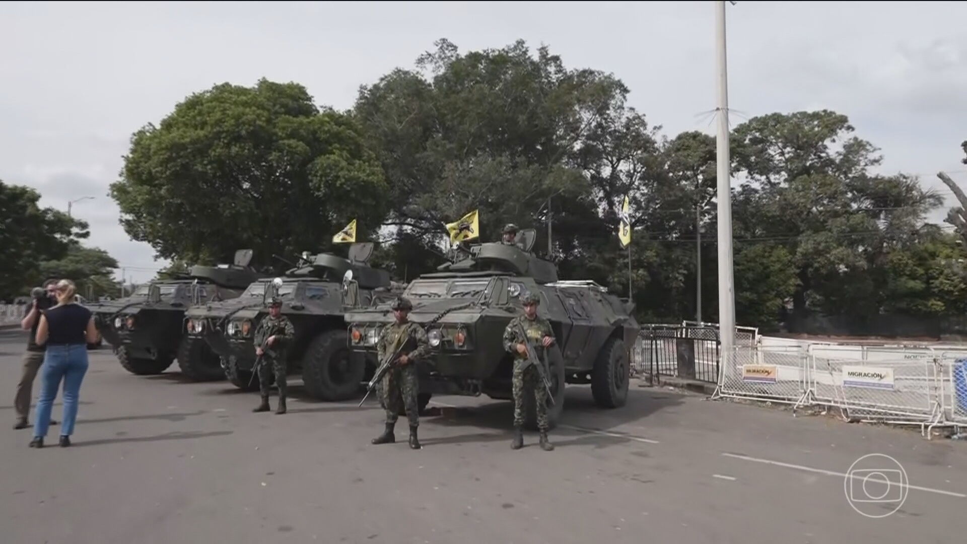 País que mais recebeu venezuelanos, Colômbia posiciona militares na fronteira