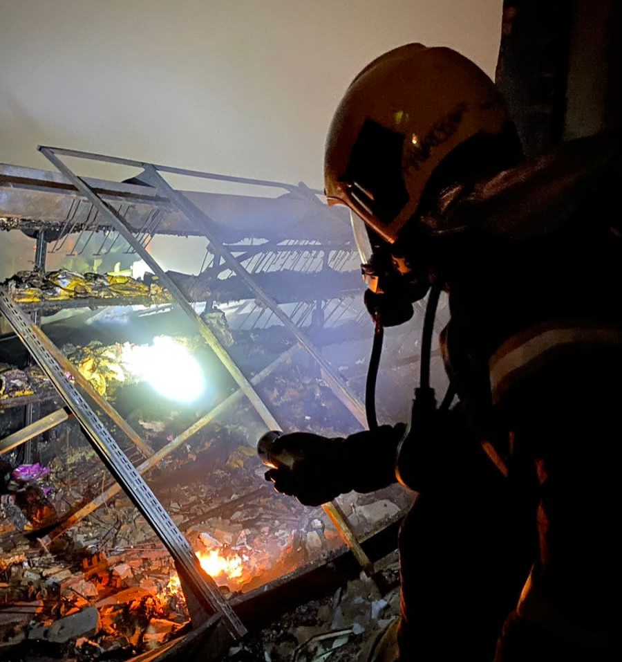 Incêndio atinge loja de doces e materiais de decoração em Gurupi