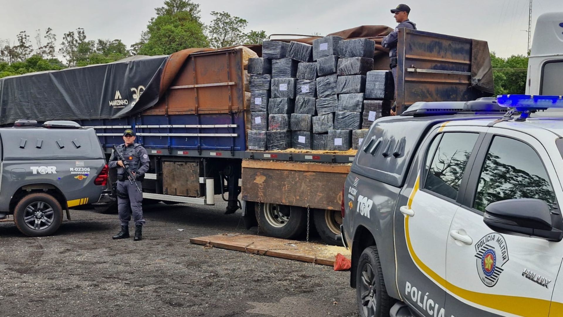 Homem é preso transportando 1,8 tonelada de maconha em rodovia do interior de SP