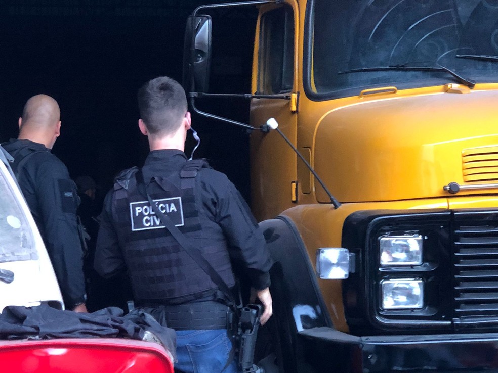 Polícia prende 7 suspeitos de esquema de furto e desmanche de mais de 60 caminhões para venda de peças no RS — Foto: Polícia Civil/Divulgação
