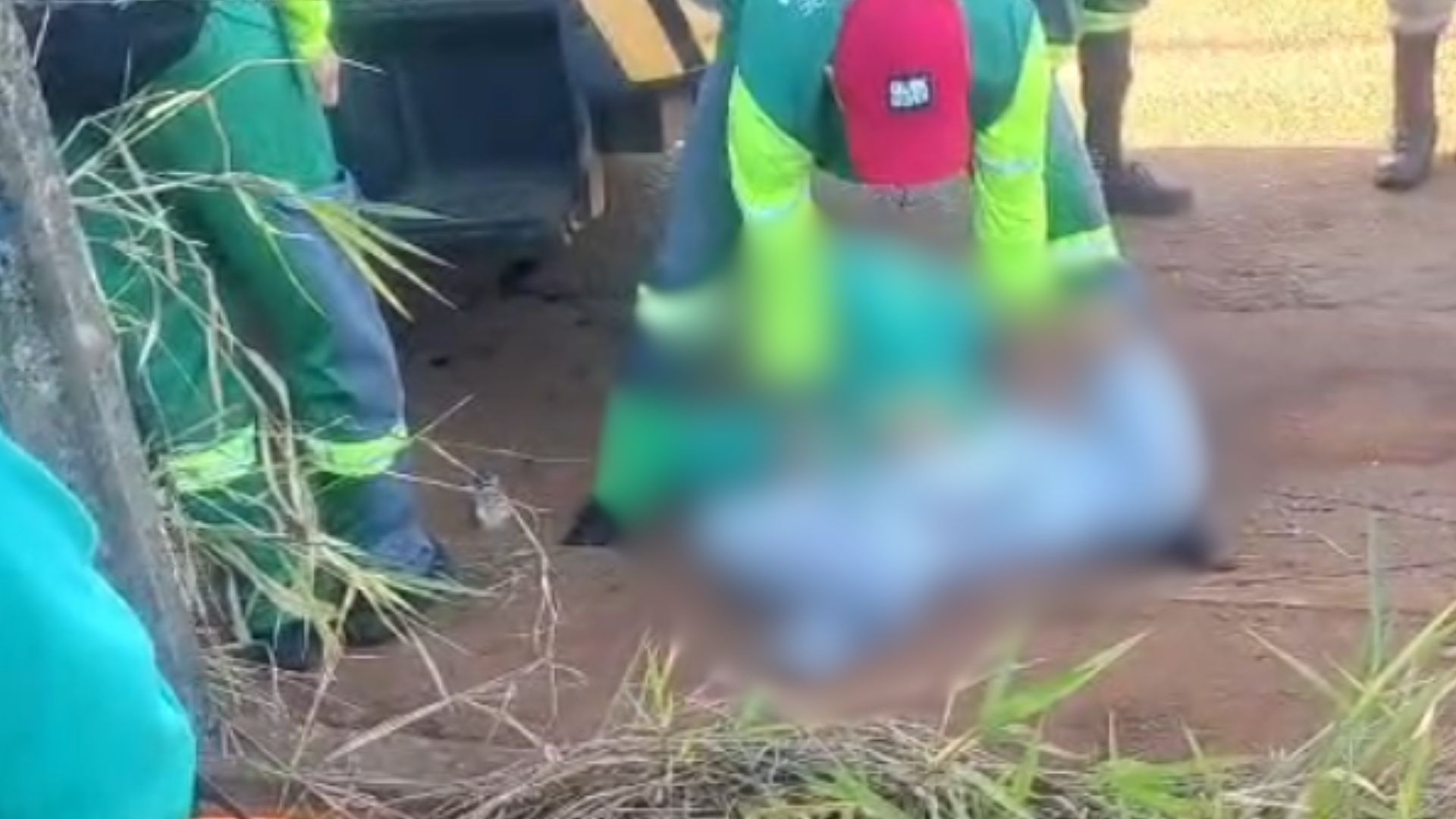 VÍDEO: Homem é baleado por colega de trabalho ao cobrar pagamento de dívida em MG