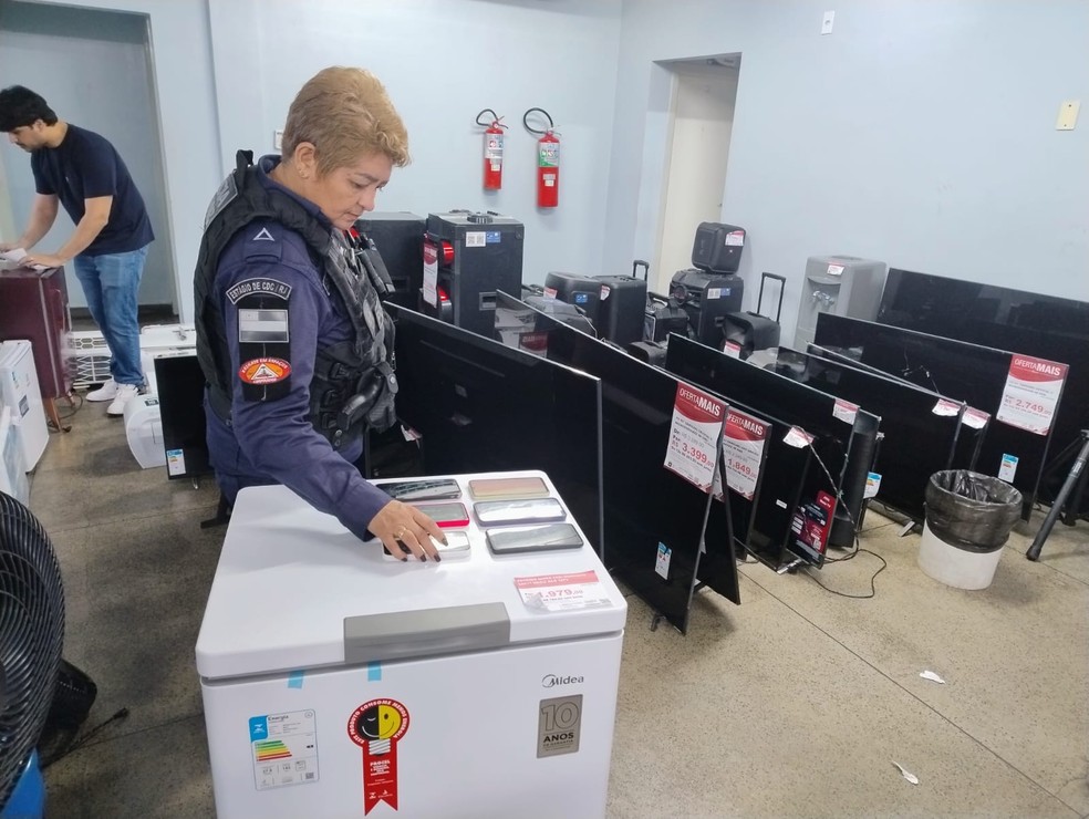 Produtos furtados de loja de eletrodomésticos foram recuperados pela polícia em Manaus. — Foto: Divulgação/Polícia Militar