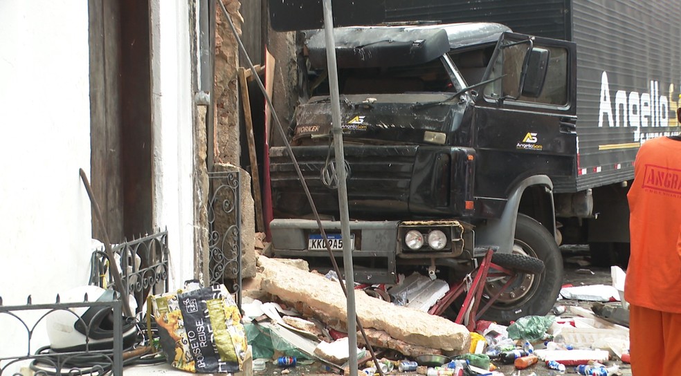 Caminhão desgovernado atinge museu no Centro Histórico de Salvador — Foto: Raimundo Nonato/TV Bahia