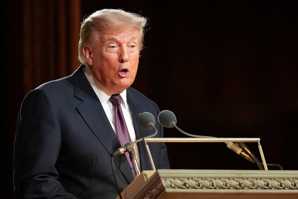 O presidente Donald Trump discursa no funeral do senador Lindsey Graham — Foto: Alex Brandon/Pool via REUTERS
