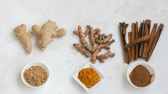 Canela, cúrcuma e gengibre podem representar risco se combinadas com certos remédios - Uma pitada de canela ou cúrcuma pode aumentar o sabor e beneficiar a saúde, mas suplementos de altas doses dessas especiarias podem fazer mais mal do que bem.
