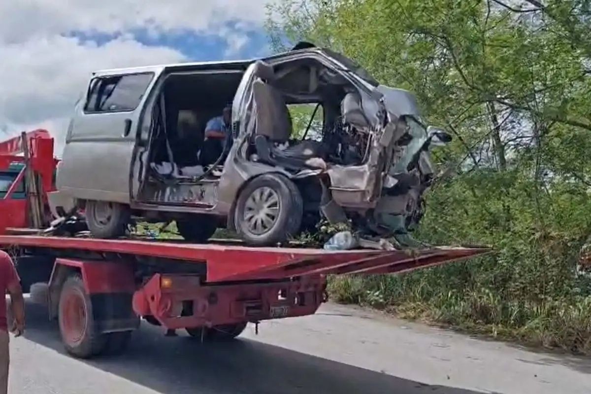 Tragédia na Bolívia: 12 pessoas da mesma família são veladas e enterradas após acidente em van