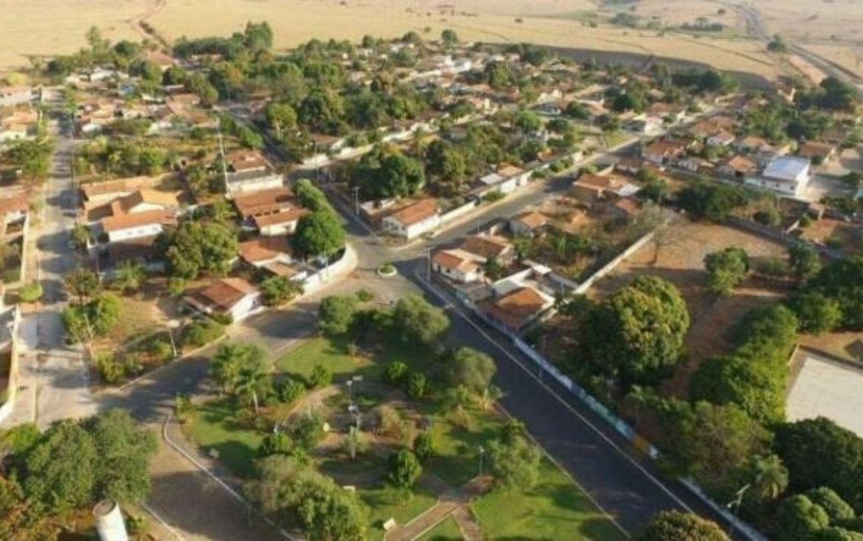 Cidade de Goiás divulga edital de concurso com mais de 160 vagas e salários de até R$ 8,9 mil 