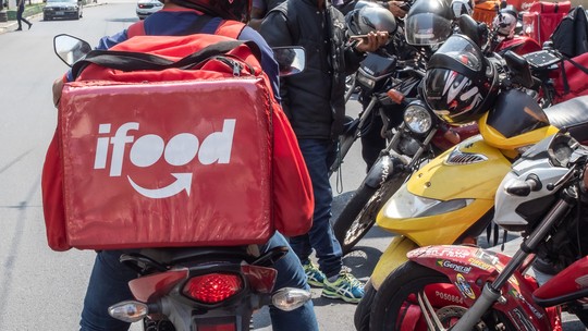 iFood apresenta instabilidade neste sábado - Notificações sobre falha no aplicativo de entrega cresceram por volta das 11h. Usuários afirmam que aplicativo está fechando sozinho.
