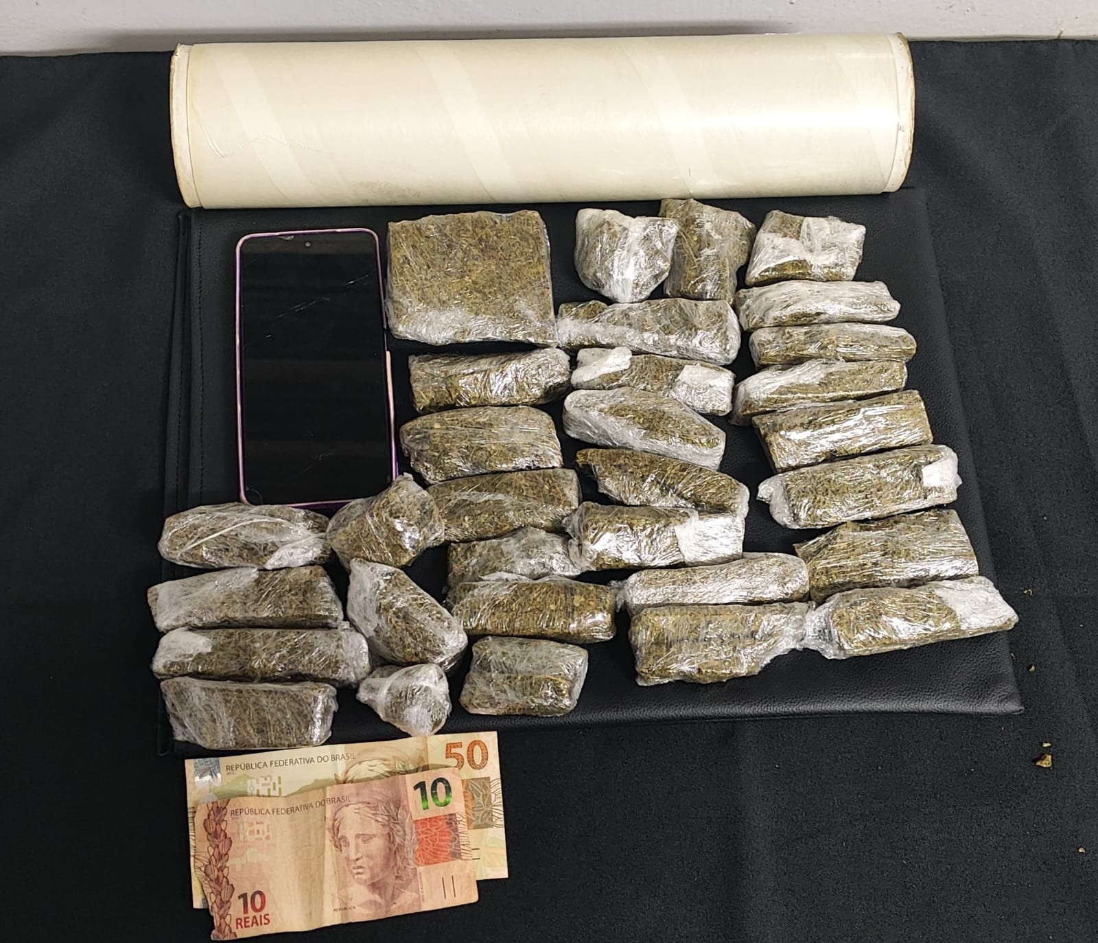 Ao ser visto da janela do quarto, rapaz é preso por tráfico de droga em Presidente Prudente