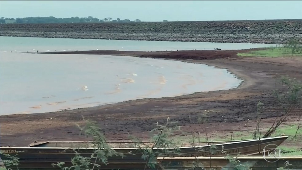 Seca muda paisagem em rios da região noroeste paulista — Foto: Reprodução/TV TEM 