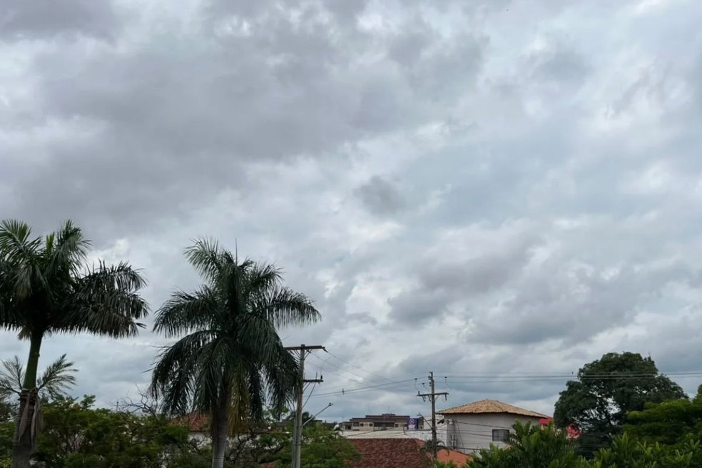 Domingo de feriado com tempo nublado em Campo Grande (MS) — Foto: Débora Ricalde