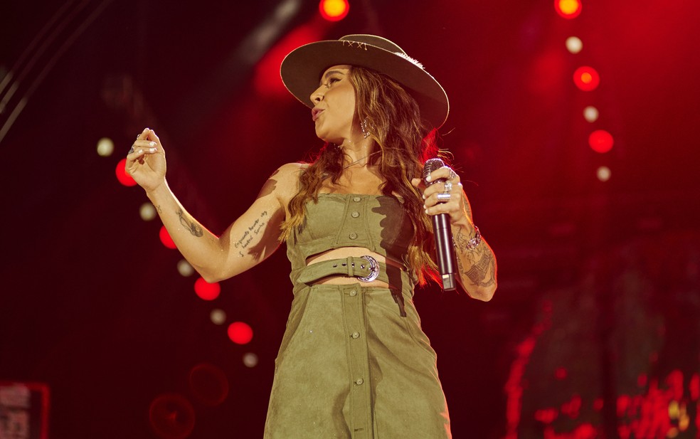 Lauana Prado canta no palco do Ribeirão Rodeo Music 2024 em Ribeirão Preto, SP — Foto: Érico Andrade/g1