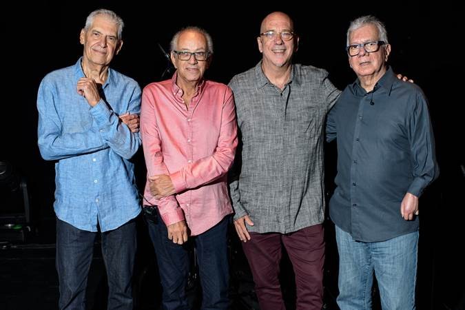 MPB4 celebra parceria afinada com Quarteto em Cy ao iniciar a festa dos 60 anos de carreira