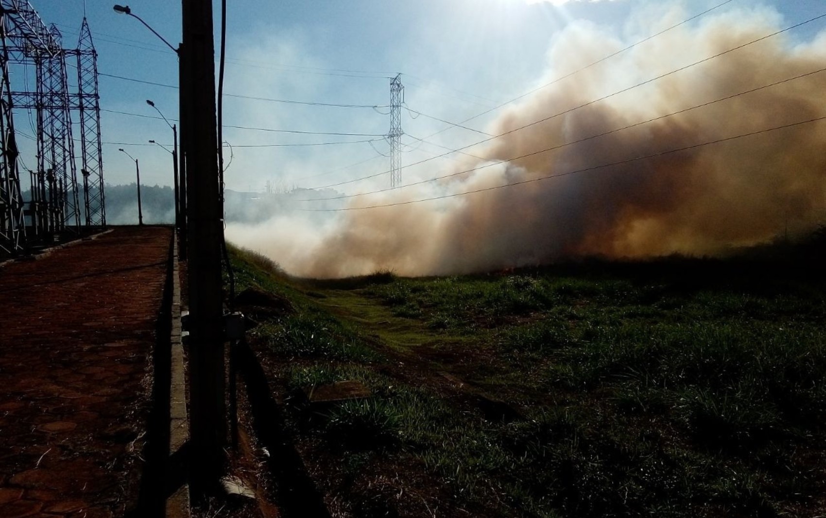 Entenda como as queimadas provocam quedas de energia em Goiás