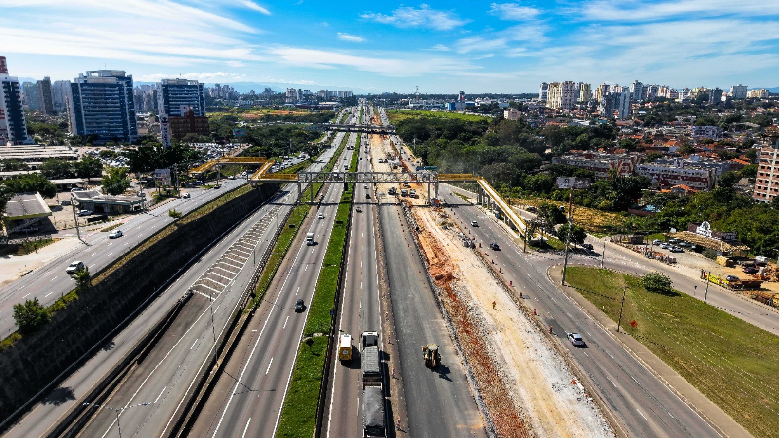 Manutenção em passarela vai desviar trânsito da Dutra neste final de semana em São José dos Campos, SP