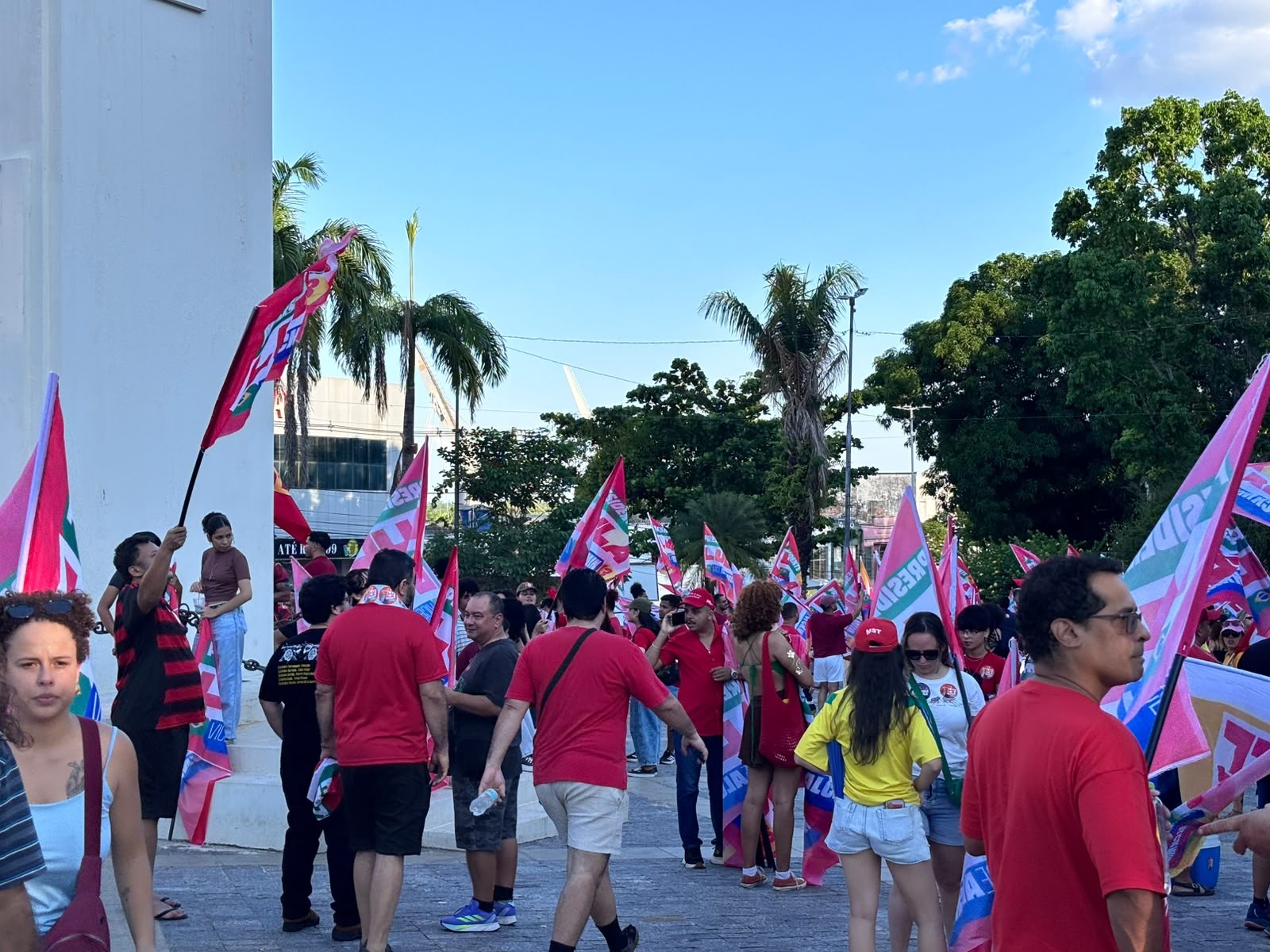 Apoiadores de Lula fazem ato às vésperas do 2º turno em Rio Branco