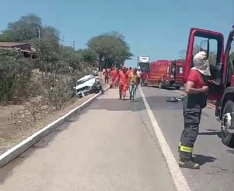 Homem morre e outro fica ferido após acidente envolvendo carro e moto em Serra Talhada 