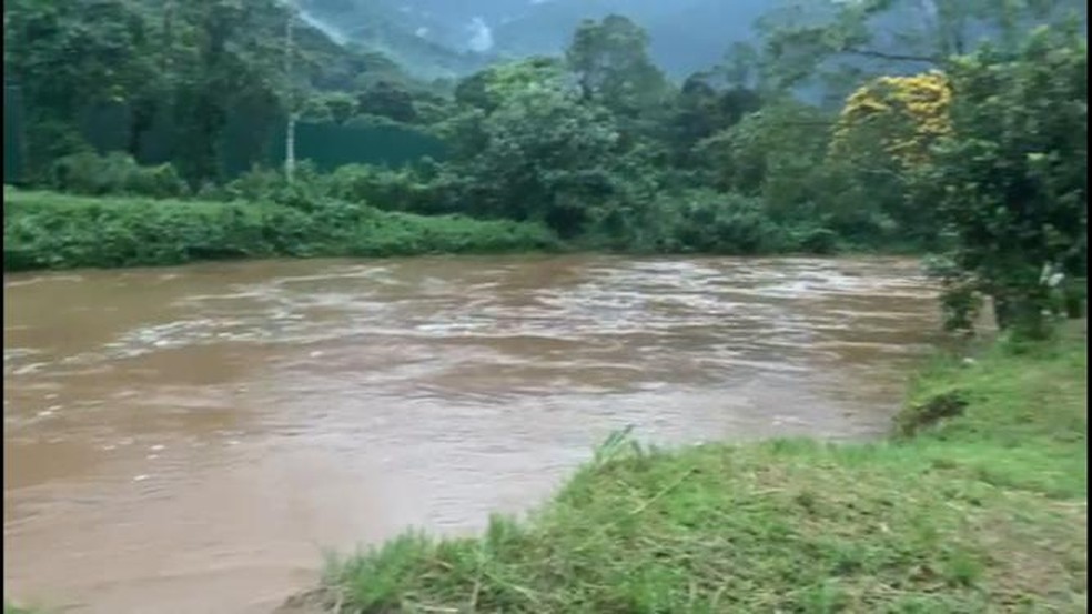 Cabeça d'água' atinge grupo em trilha na Zona Sul de SP; duas pessoas estão  desaparecidas, São Paulo