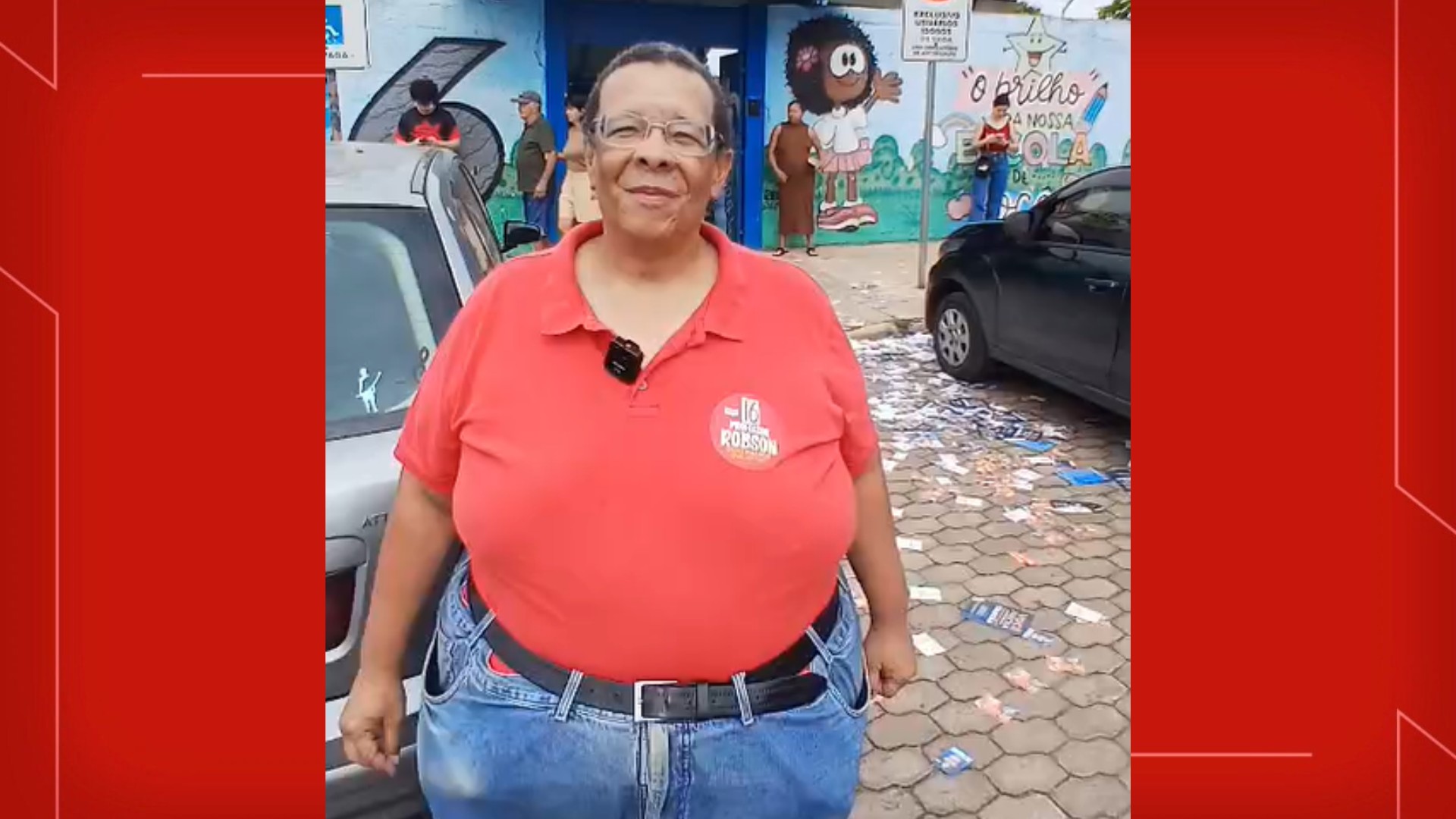 Professor Robson (PSTU) vota no Guará, no DF