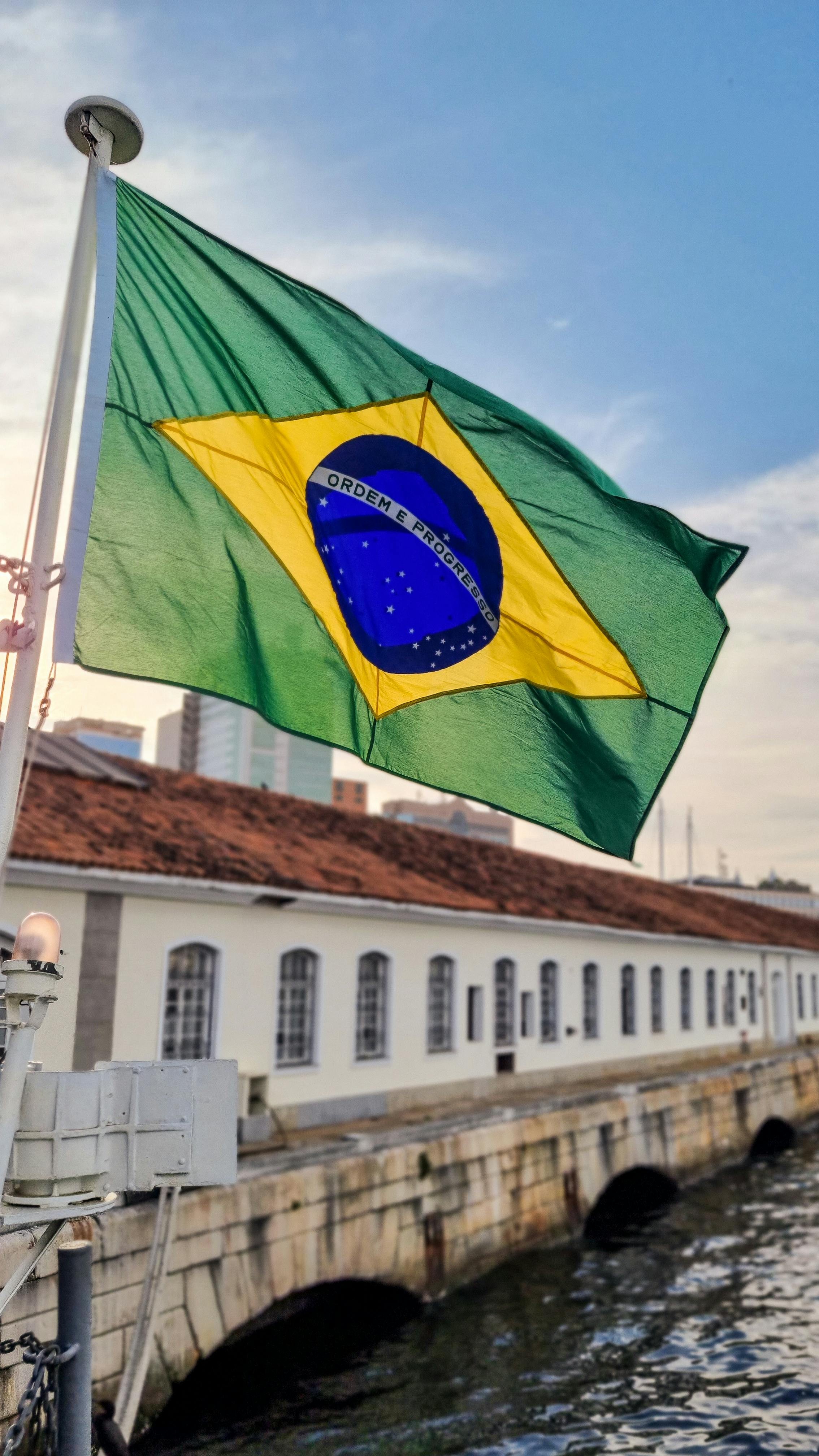 Brasil volta ao grupo das 10 maiores economias do mundo com resultado do PIB de 2023